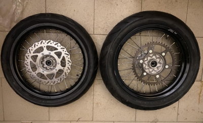 Колеса МОТАРД комплект 17/17(диски алюминий перед/зад с шиной 2.5 110/70-17, 3.0 130/70-17, оси 15 и 17 мм)