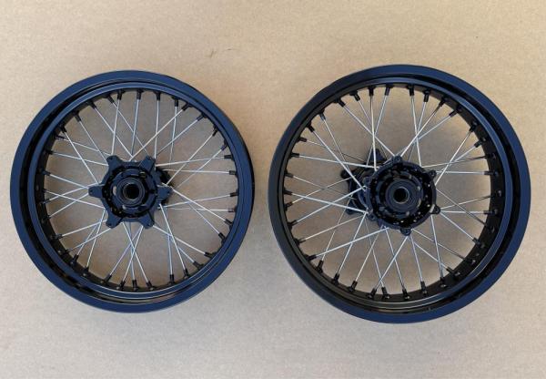 Диски (обода) МОТАРД UNISON комплект 17/17, ступицы CNC (тип KTM, диски алюминий 7116, перед 3.0-17/зад 3.5-17, оси 25 -30 мм)