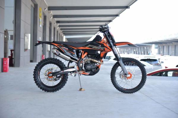 Мотоцикл PWR FM250 (2022 г., 172 fmm) Мотоцикл PWR FM250 (2022 г., 172 fmm)