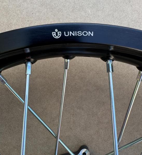 Обод (диск) UNISON 18" задний алюминий 7116, тип HONDA (2.15-R18 d=17mm) (черный, 32 спицы)