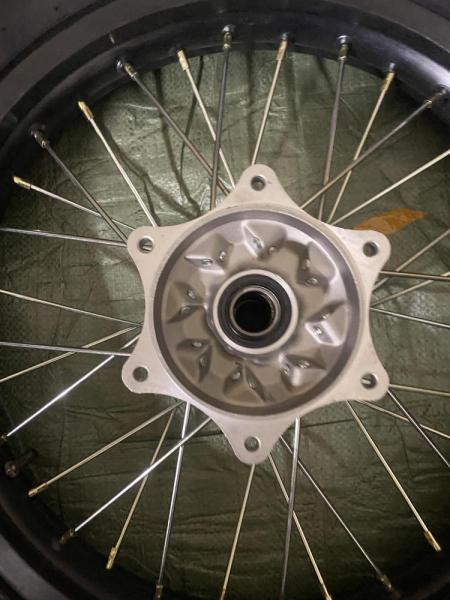 Колеса комплект 21/18 (в сборе с резиной,алюминий)