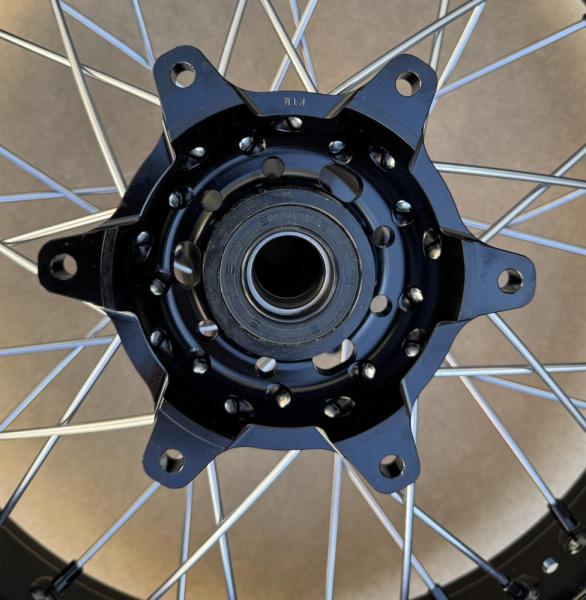 Диски (обода) МОТАРД UNISON комплект 17/17, ступицы CNC (тип KTM, диски алюминий 7116, перед 3.0-17/зад 3.5-17, оси 25 -30 мм)