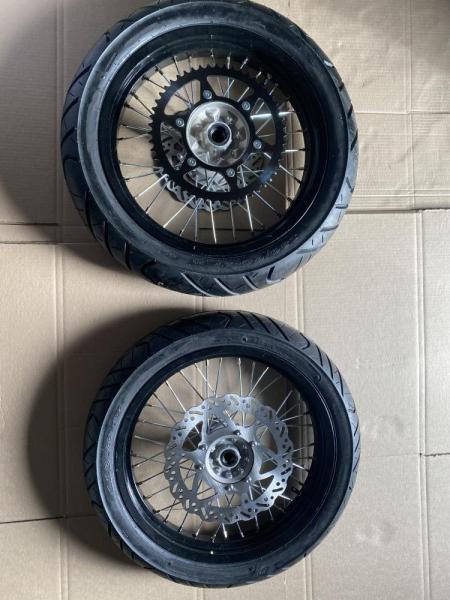 Колеса МОТАРД комплект 17/17(диски алюминий перед/зад с шиной 2,5 110/70-17, 3.0 130/70-17, оси 20 и 25 мм)