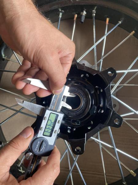 Колеса МОТАРД комплект 17/17(диски алюминий перед/зад с шиной 3 110/70-17, 3.5 130/70-17, оси 25 и 30 мм, ступицы КТМ, фрезерованные)