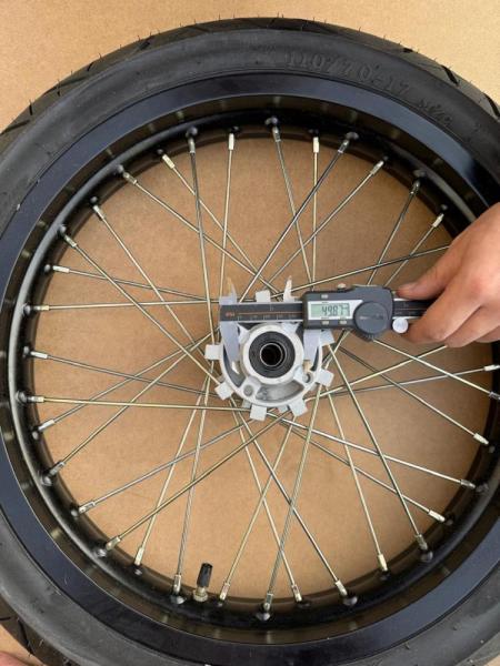 Колеса МОТАРД комплект 17/17 (диски алюминий перед/зад с шиной 2.5 110/70-17 ось 15 мм, 3.0 130/70-17 ось 17 мм)