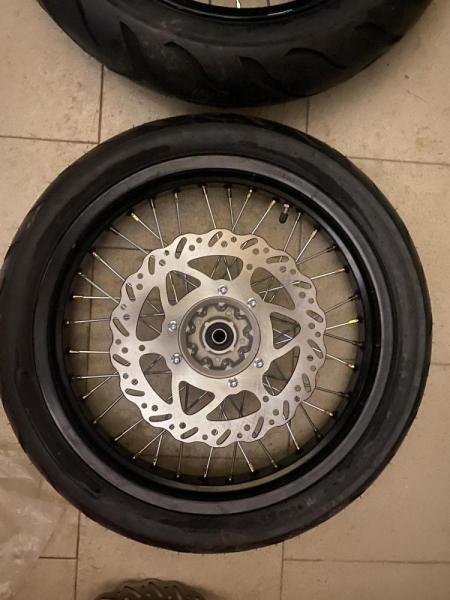 Колеса МОТАРД комплект 17/17(диски алюминий перед/зад с шиной 2.5 110/70-17, 3.0 130/70-17, оси 15 и 17 мм)