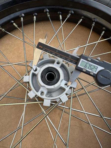 Колеса МОТАРД комплект 17/17 (диски алюминий перед/зад с шиной 2.5 110/70-17 ось 15 мм, 3.0 130/70-17 ось 17 мм)