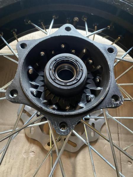 Колеса МОТАРД комплект 17/17(диски алюминий перед/зад с шиной 3 110/70-17, 3.5 130/70-17, оси 25 -30 мм, ступицы КТМ)