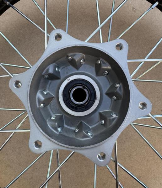 Обод (диск) UNISON 18" задний алюминий 7116, тип HONDA (2.15-R18 d=17mm) (черный, 32 спицы)