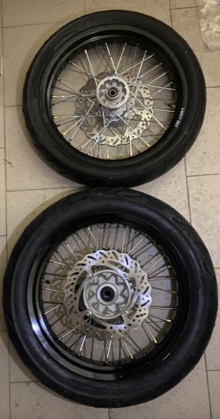 Колеса МОТАРД комплект 17/17(диски алюминий перед/зад с шиной 2.5 110/70-17, 3.0 130/70-17, оси 15 и 17 мм)